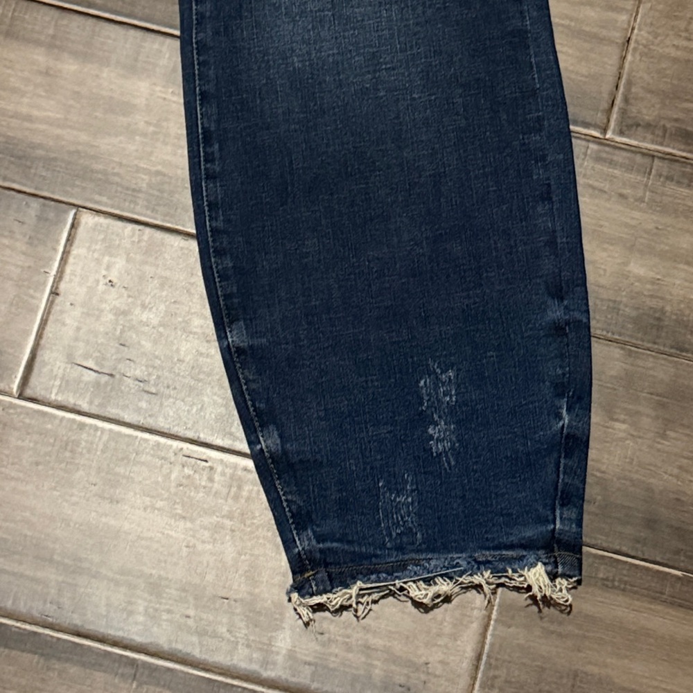 New Judy Blue Relaxed Fit 24W - Picture 3 of 9